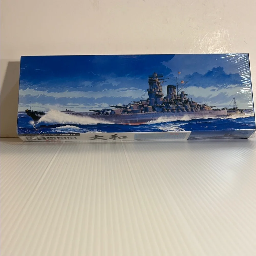 Yamato Battleship Model Kit 1/700 - Picture 1 of 5